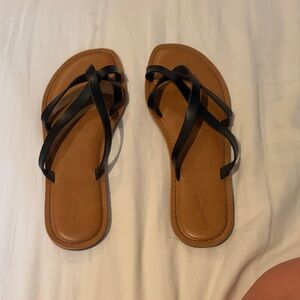 Universal Thread Black and Tan Sandals